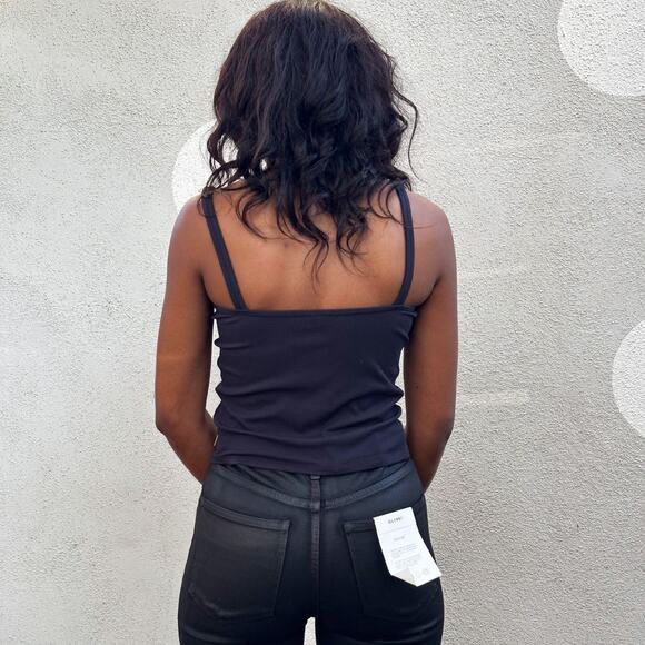 Vuori Pose Tank Top in Black - Picture 4 of 8